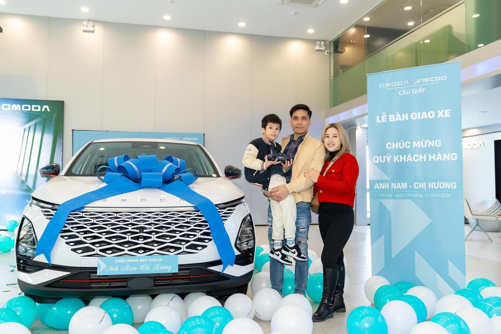 Trong tháng 12/2024, Omoda & Jaecoo Việt Nam đã bắt đầu hành trình mang đến những chiếc xe Omoda C5 đầu tiên cho khách hàng ngay tại sự kiện khai trương nhà phân phối mới