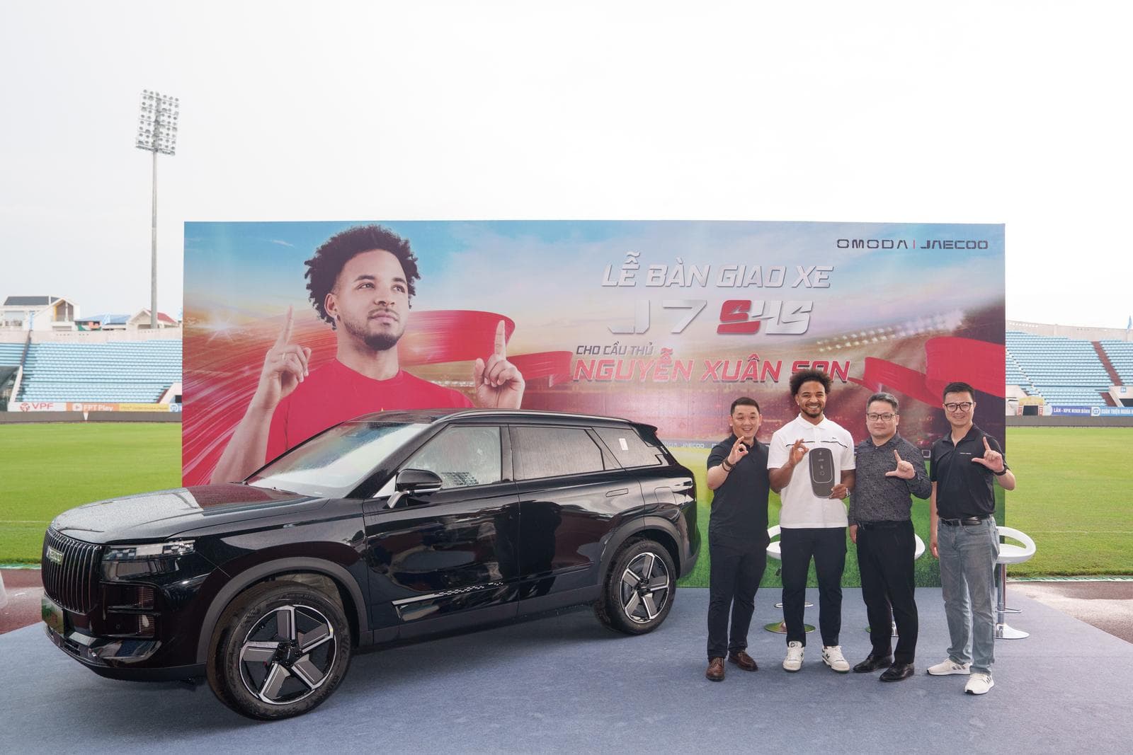 Omoda & Jaecoo Việt Nam bàn giao Jaecoo J7 PHEV (SHS) cho cầu thủ Nguyễn Xuân Son – Tiếp nối hành trình “Đến Việt Nam, Vì Việt Nam”