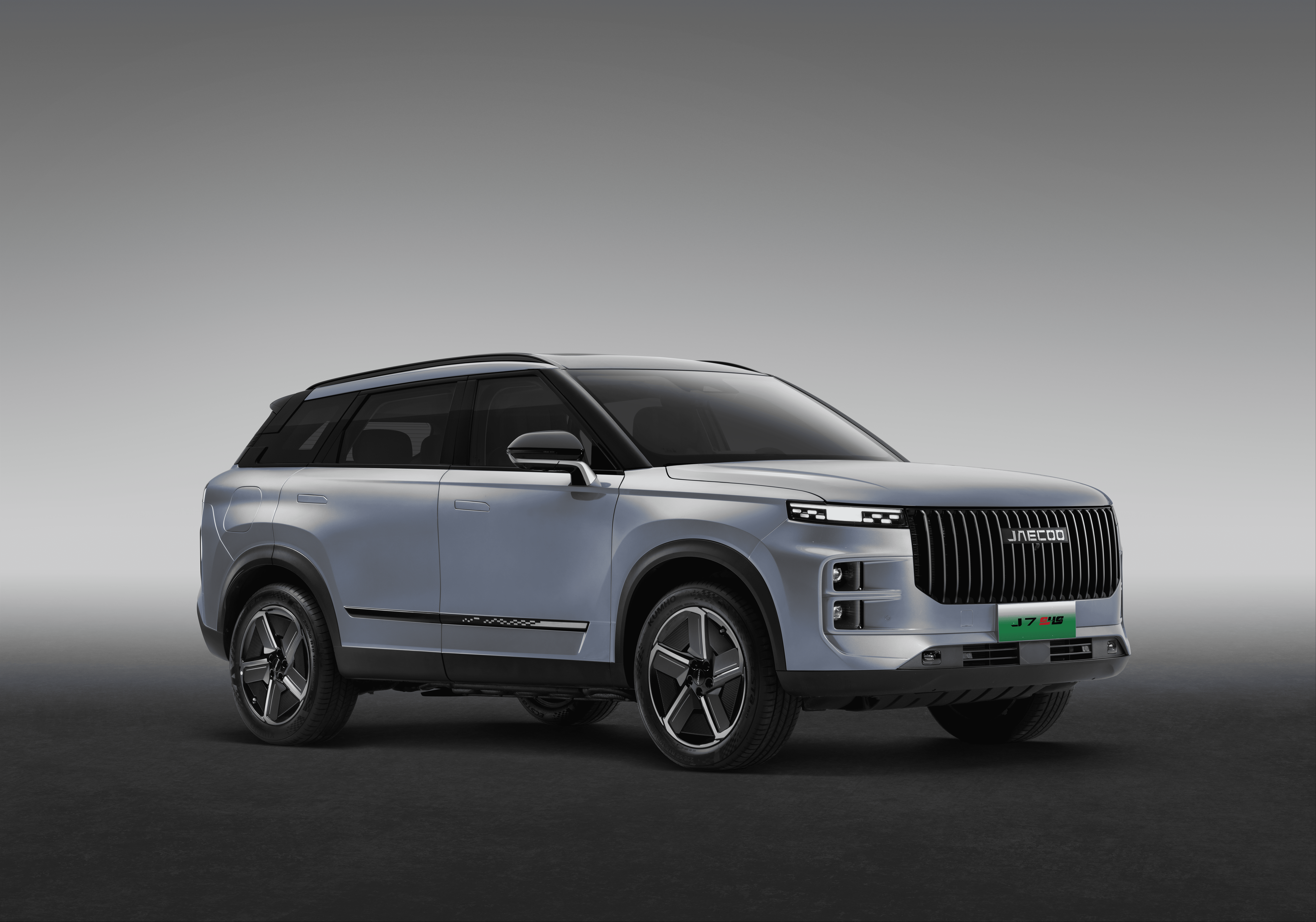 DSCF8153 (PHEV)_Silver Moonlight-min.png