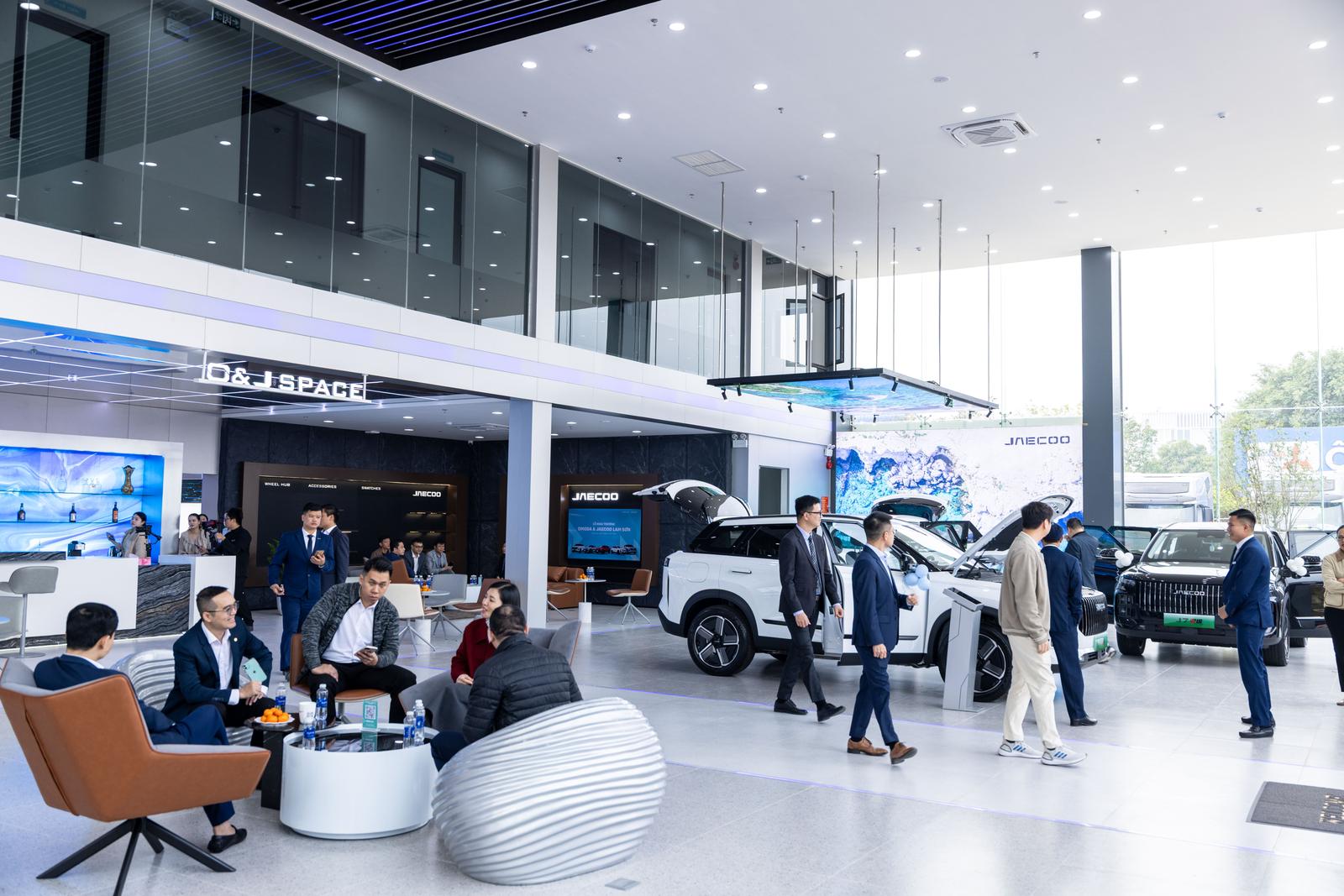 Không gian trải nghiệm và tư vấn tại Omoda & Jaecoo Lam Sơn